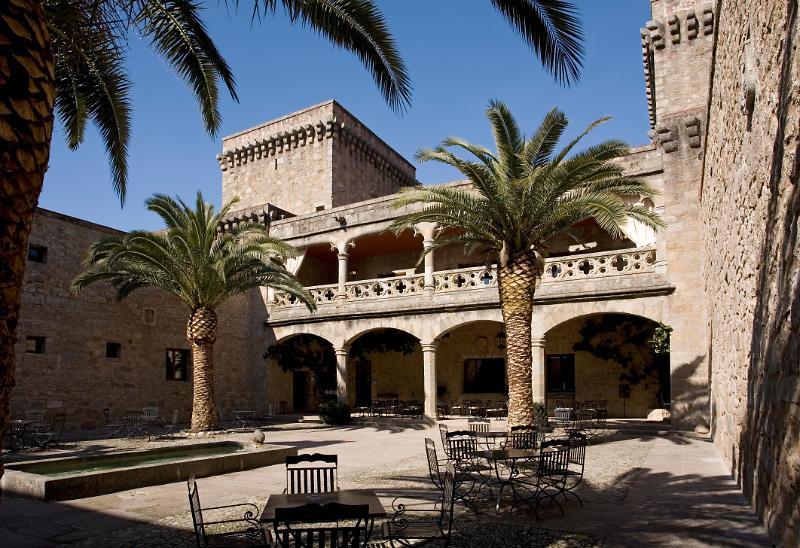 Parador De Jarandilla De La Vera Exterior photo