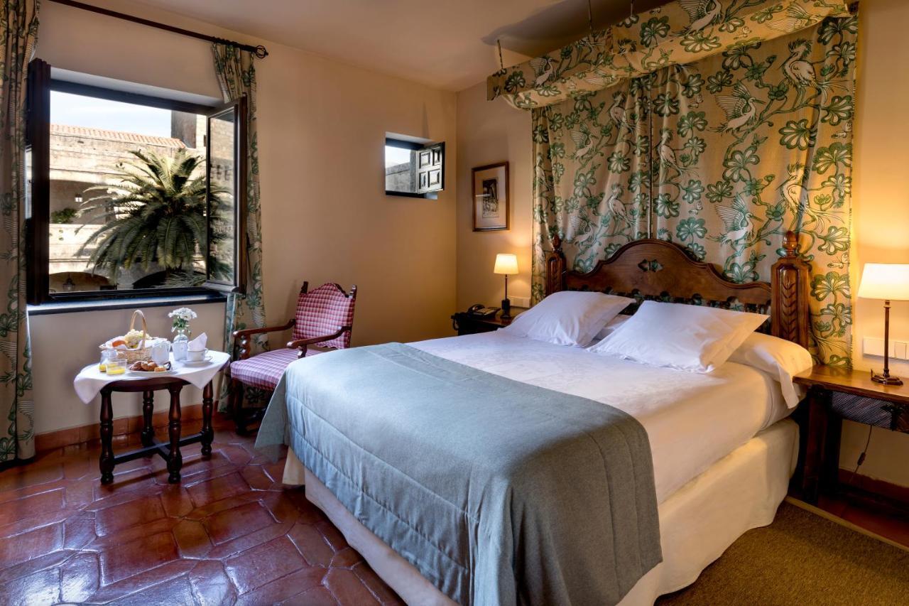 Parador De Jarandilla De La Vera Exterior photo
